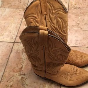 Chisholm cowboy boots